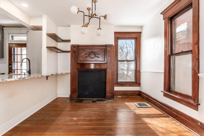 Building Photo - 415 W 5th Ave