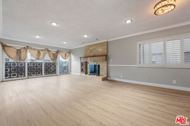 Building Photo - 3212 W 84th Pl