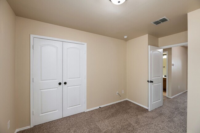 Building Photo - Beautiful 3 Bedroom Townhome located in Lavon,Texas!