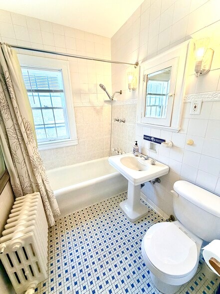 Building Photo - 130 Orlin Ave SE