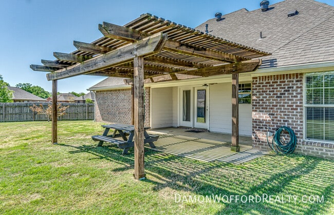 Building Photo - 117 Windy Hollow