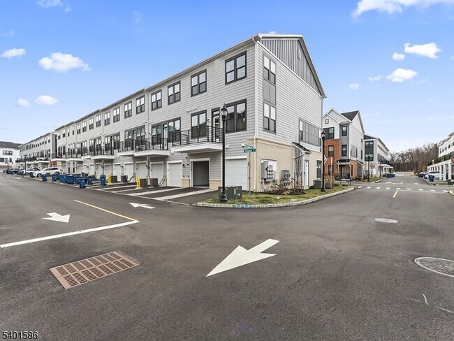 Building Photo - 715 Parker Blvd