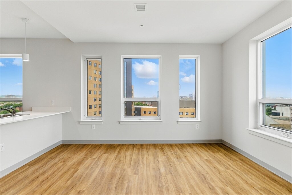 Building Photo - 1002 Tremont St