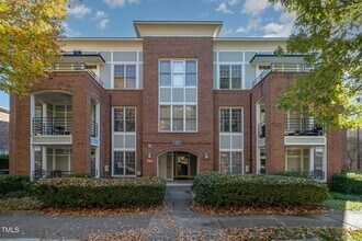 Building Photo - Prime Davis Park Location! Move-In Ready 2...