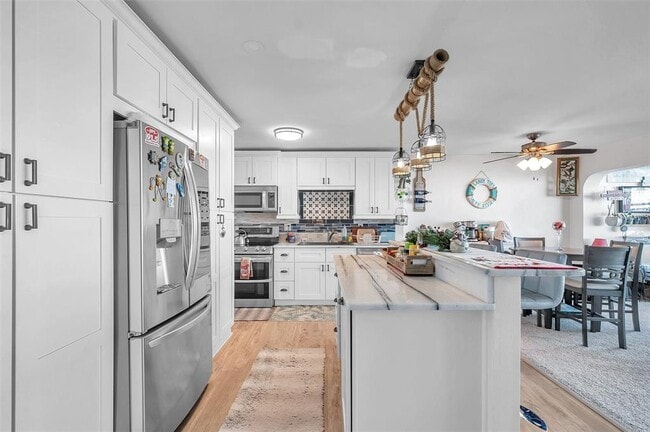 Building Photo - 7200 Sunshine Skyway Ln S