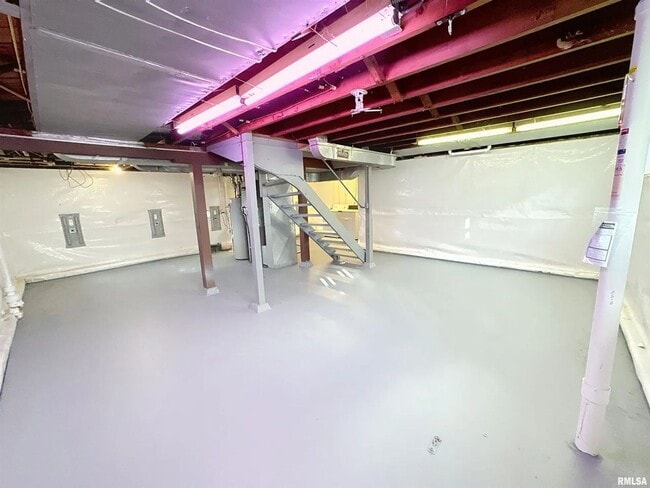 Building Photo - 3 bedroom Rental in Rock Island