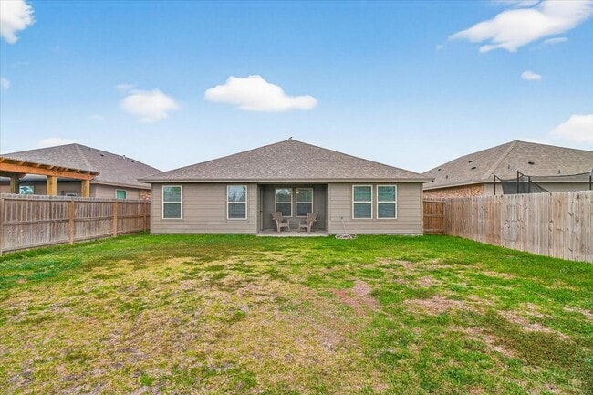 Building Photo - 8121 Cattlemen Dr