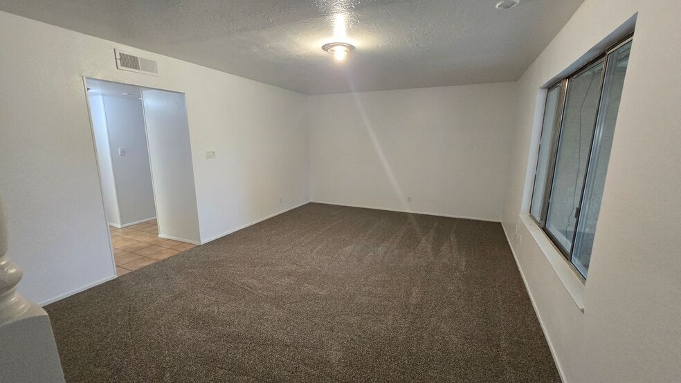 Building Photo - 4184 N Briarwood Ave