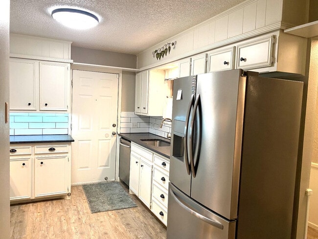 Building Photo - 9818 Jordan Ave