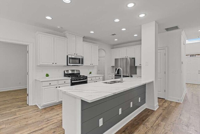 Building Photo - 3206 Montauk Hill Dr