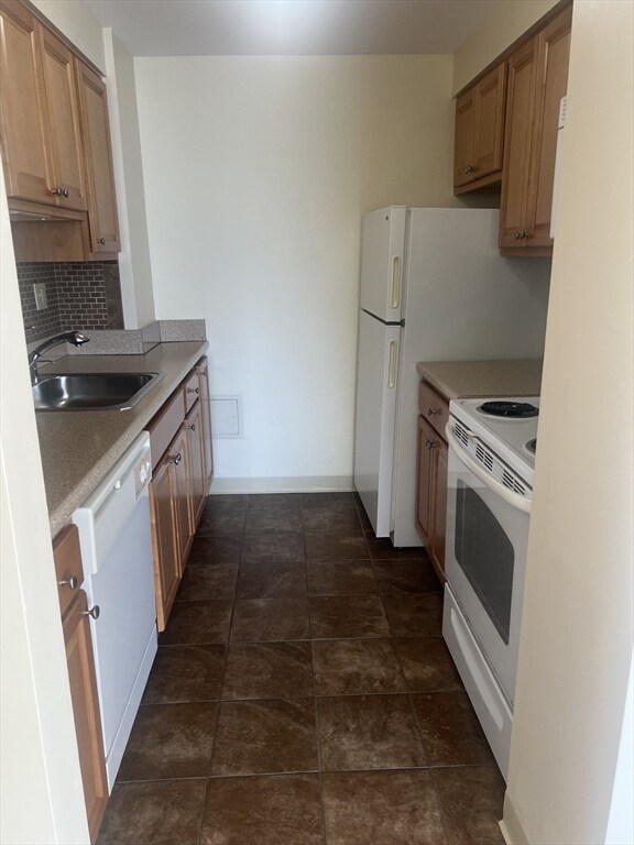 Building Photo - 750 Davol St