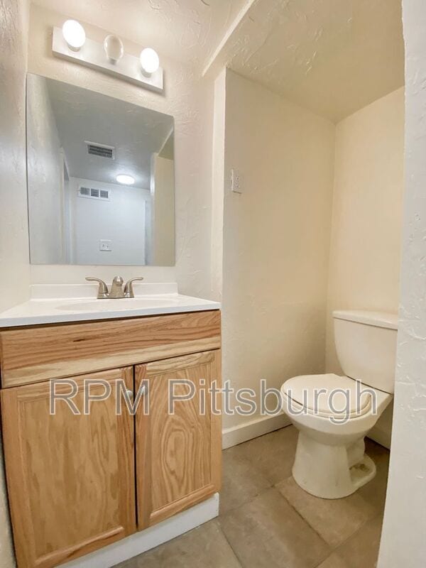 Building Photo - 1806 Rhine St