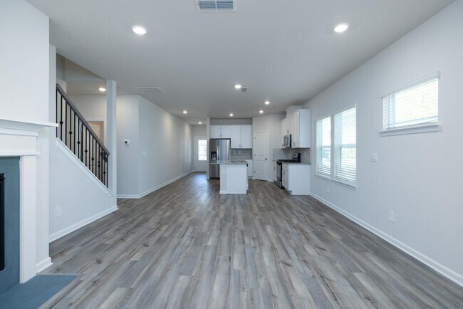 Building Photo - 166 Magnolia Dr