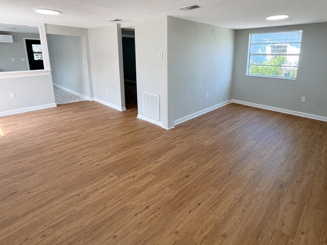 Building Photo - 837 Lafayette Ln