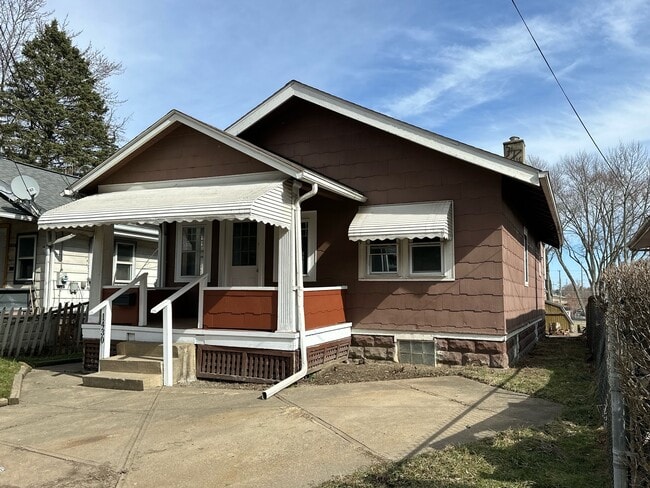 Building Photo - 1430 Gross Ave NE