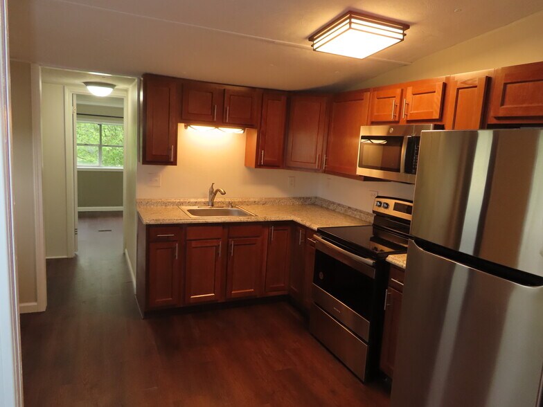 Building Photo - 8911 Pembroke Oak Grove Rd
