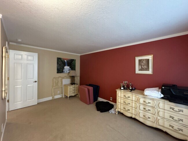 Building Photo - Country Living In The City - 3 Bedroom / 2 Bathroom Home on a Large Corner Lot