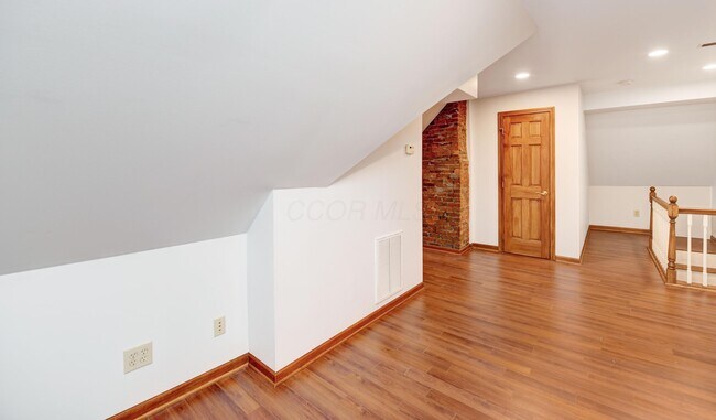 Building Photo - 952 Neil Ave