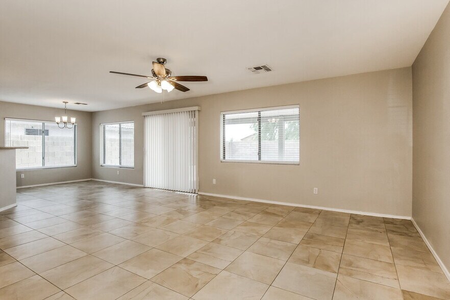 Building Photo - 2255 E Parkside Ln