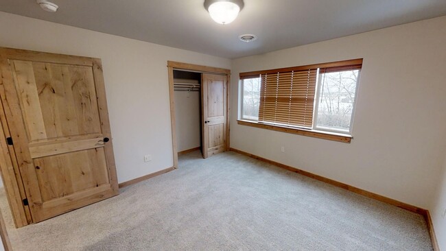 Building Photo - Spacious Townhome - Two Car Garage, Fenced...