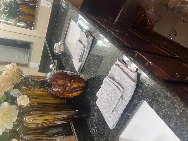 Building Photo - 2511 W Queen Creek Rd