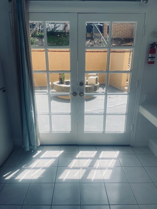 Building Photo - 321 Greenwood Pl