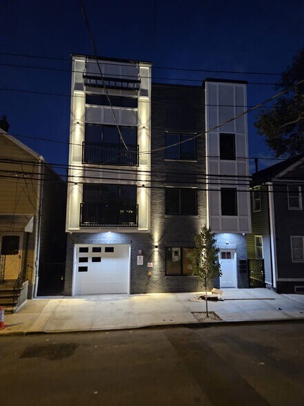 Building Photo - 56 Brill St