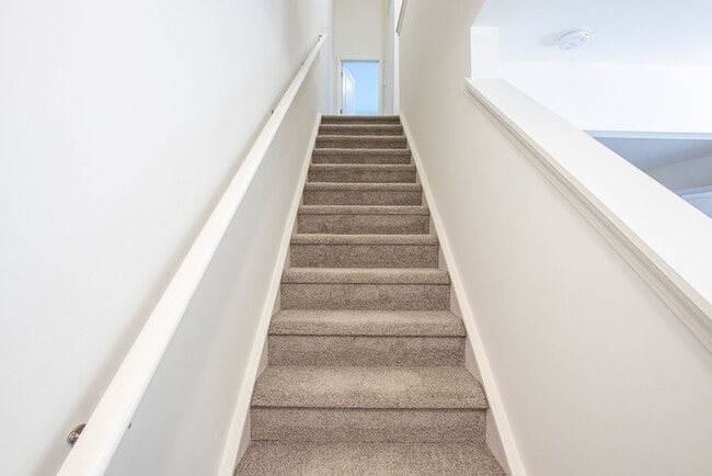 Building Photo - BEAUTIFUL 2 Bedroom Townhome in Midland - January Move In Special 1 Month Free