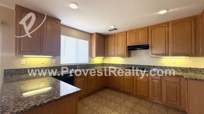Building Photo - 9495 Apricot Ct