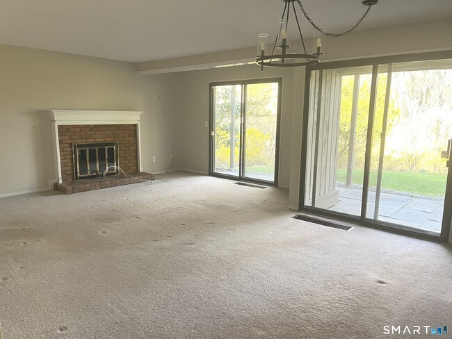 Building Photo - 725 Heritage Vlg