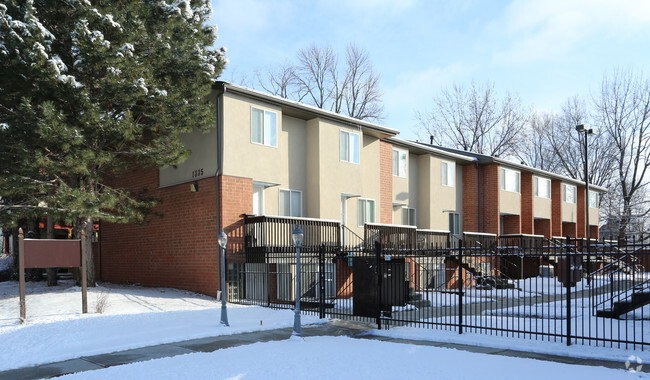 Primary Photo - Rosa Parks Apartments
