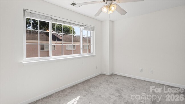 Building Photo - 1224 Green Oaks Ln