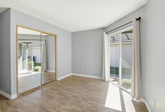 Building Photo - Beautifully Maintained 2 Bed / 2 Bath Home in Gated West Village Community