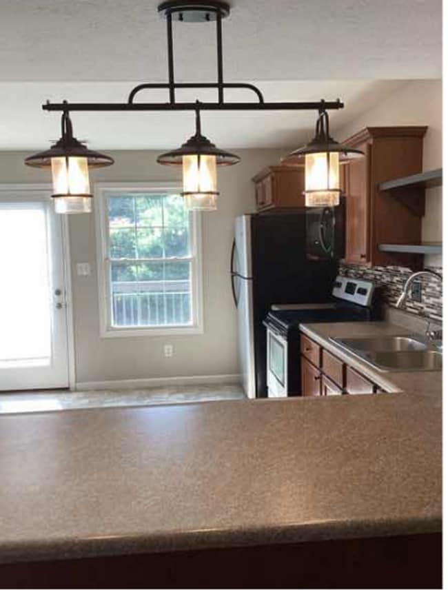 Building Photo - 3 bedroom, 2.5 bath Condo: Stoneview Neighborhood in Ellettsville! Available NOW!!