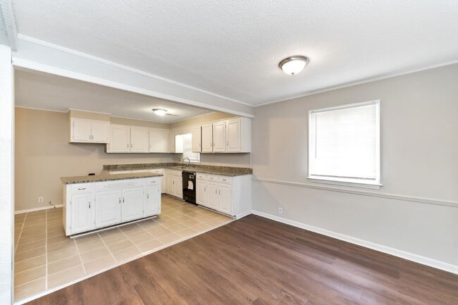 Building Photo - Hot Listing! Modern 3BR/2BA in Talladega –...