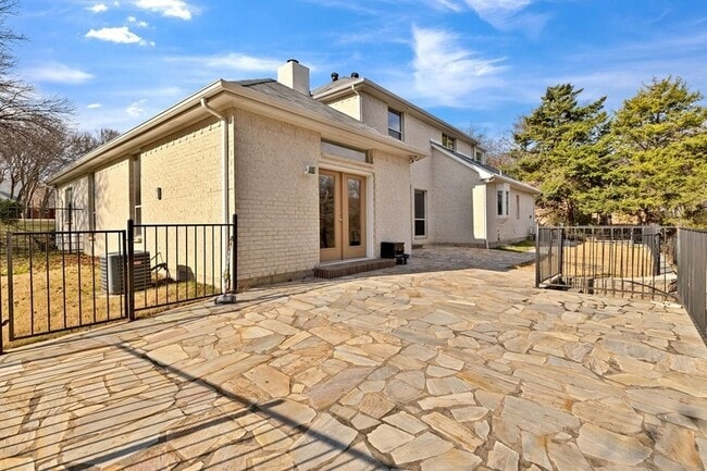 Building Photo - 324 Rolling Oaks Ridge