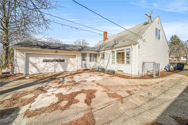 Building Photo - 21516 Halworth Rd