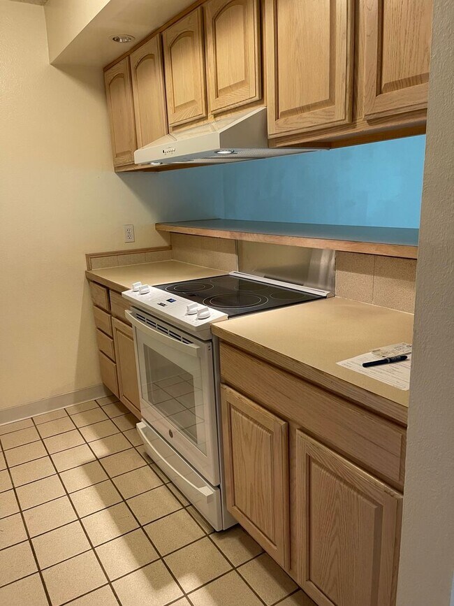 Building Photo - Central Boulder 1 bed 1 bath- pool and Utilities included!
