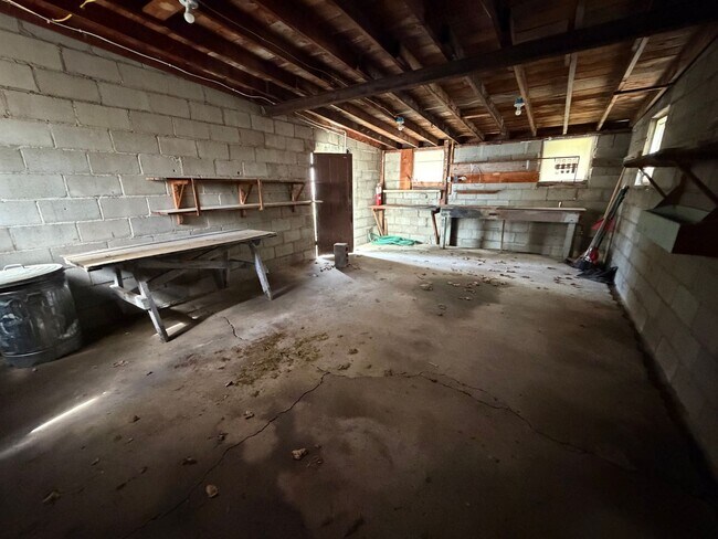 Building Photo - Charming 2 Bedroom Single-Family Home with Garage in Tomah