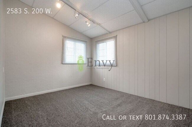Building Photo - 2583 S 200 W