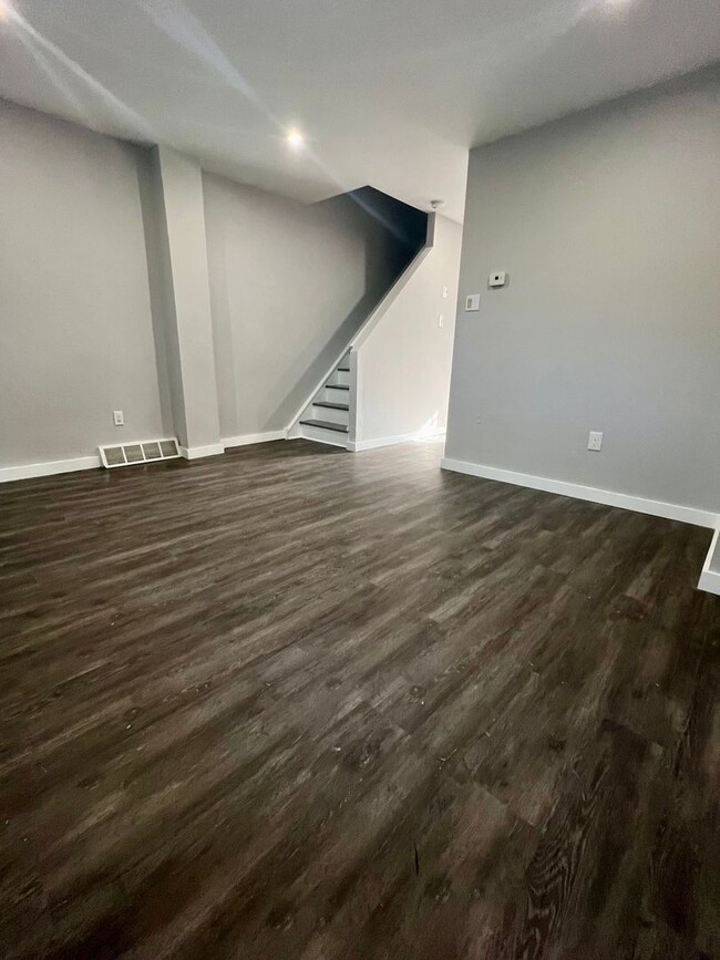 Building Photo - Renovated 4-Bedroom Townhome in Germantown...