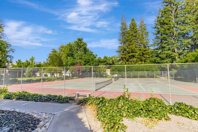 Building Photo - Cute 3BD/1.5BA Townhome with Great Commute location in Danville