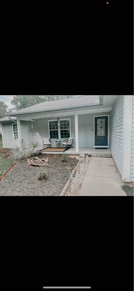 Building Photo - 2116 Tulip Rd