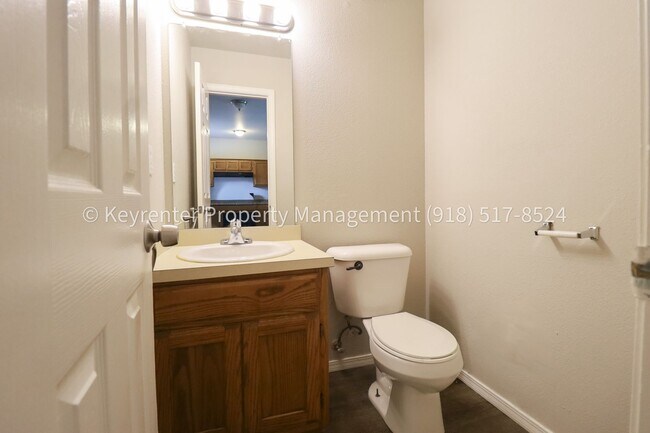 Building Photo - 3 Bed | 1.5 Bath in Central Tulsa!