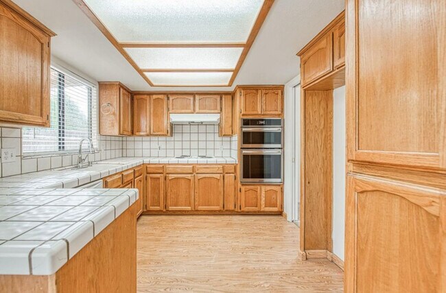 Building Photo - 6376 N Forestiere Ave