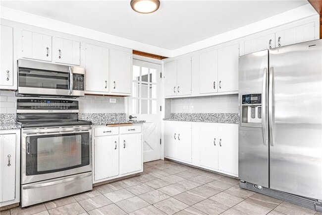 Building Photo - 214 Highland Rd