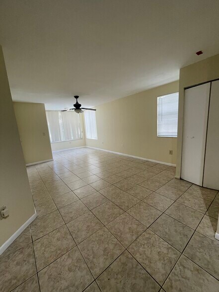 Building Photo - 2881 N Oakland Forest Dr