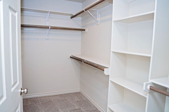 Building Photo - Fresh, Functional, and Move-In Ready | Sil...