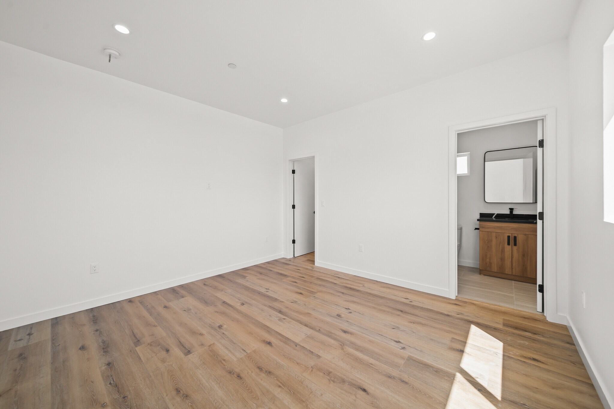 Building Photo - 6049 Craner Ave