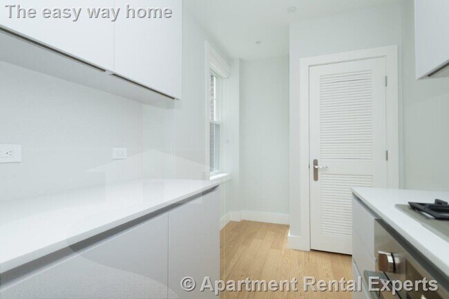 Building Photo - 286 Chestnut Hill Ave